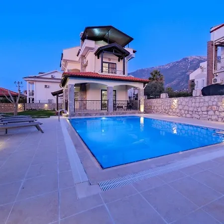 Hisaroenue, Center Luxury فيلة